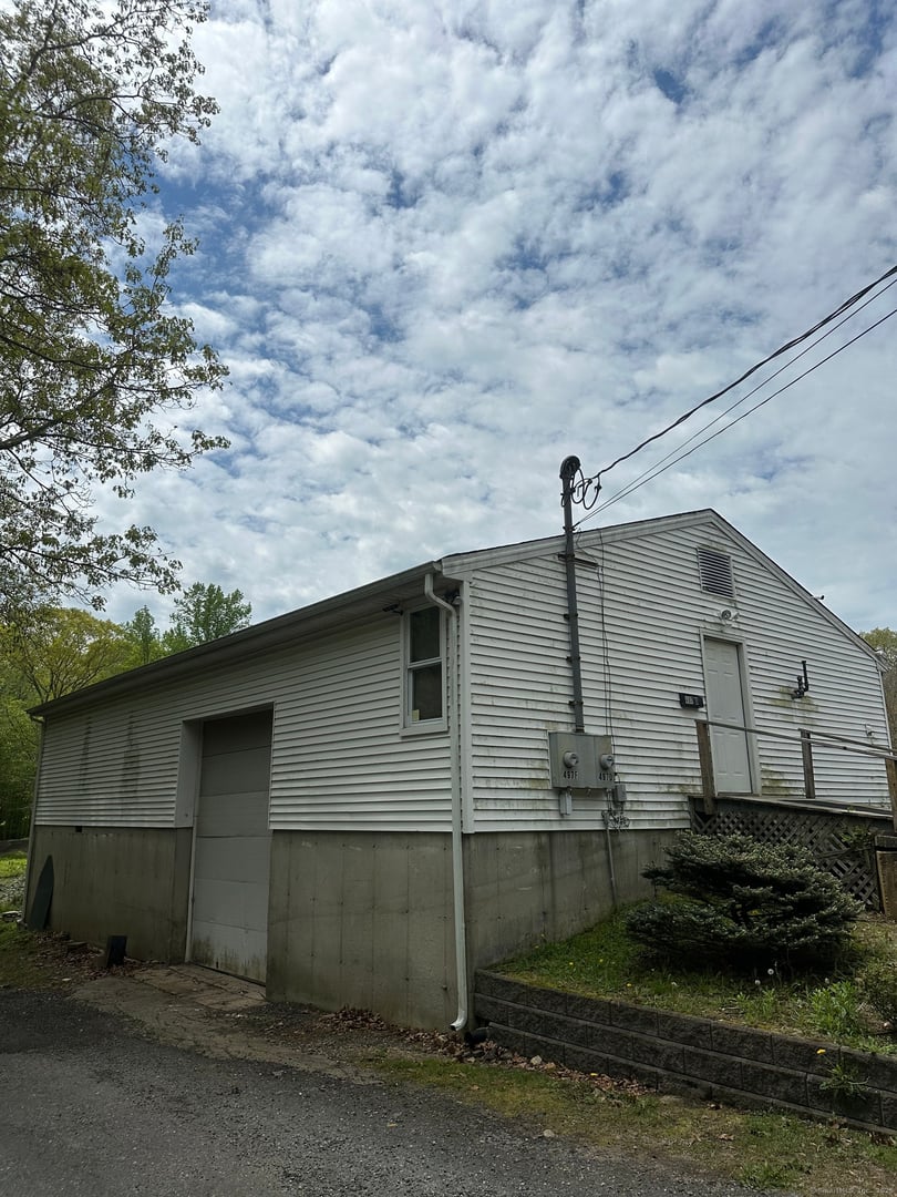 497 Winthrop Road Photo 14