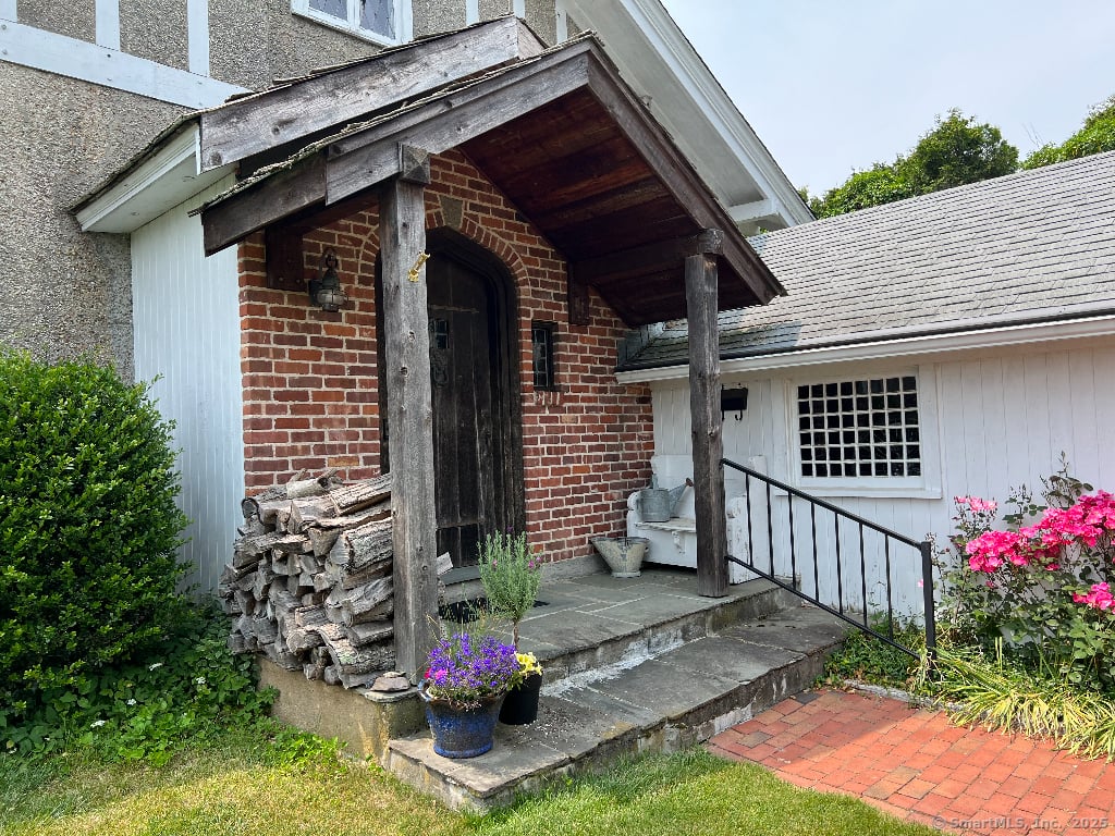 9 Columbus Avenue Photo 10