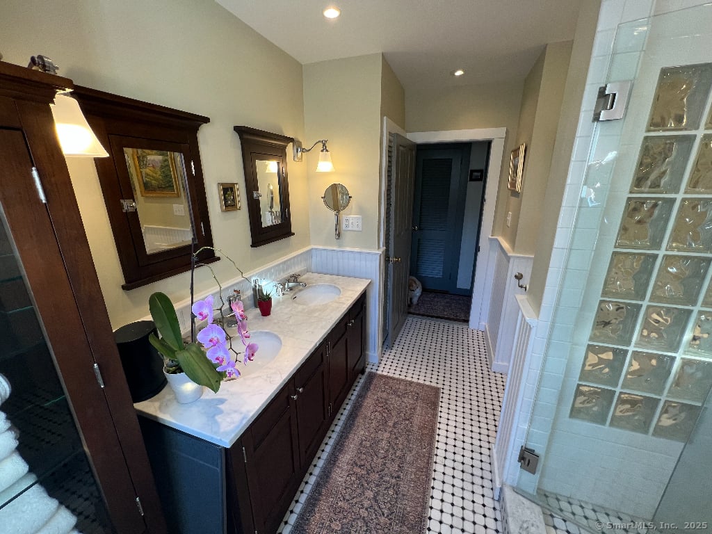 9 Columbus Avenue Photo 25