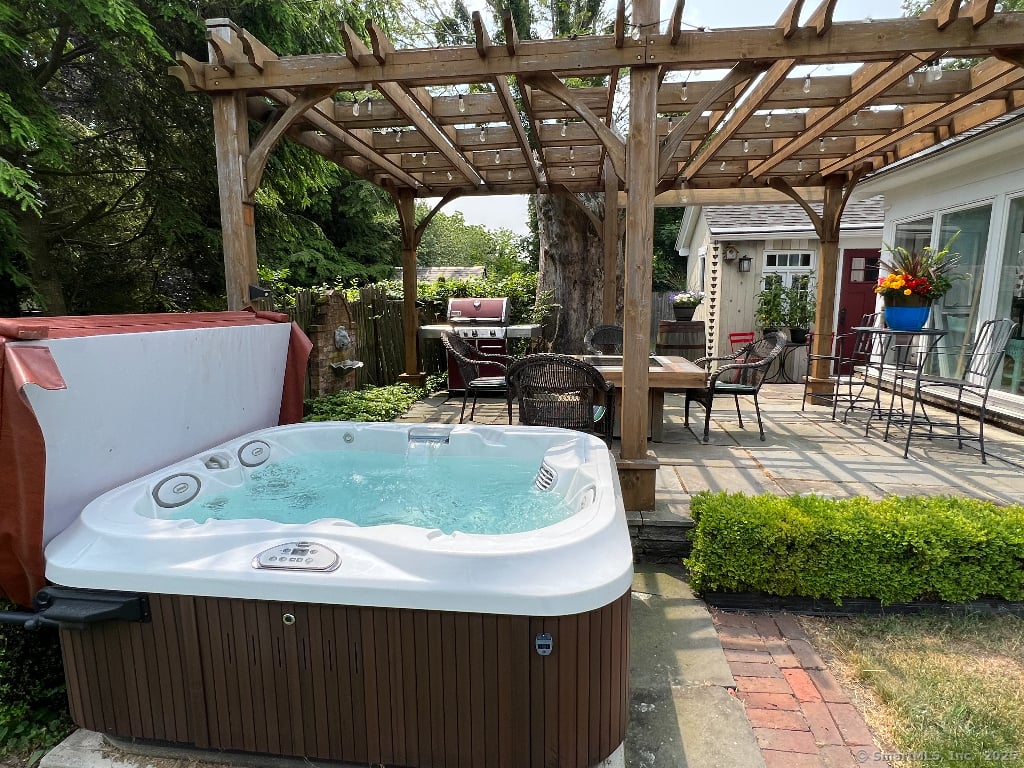 9 Columbus Avenue Photo 35