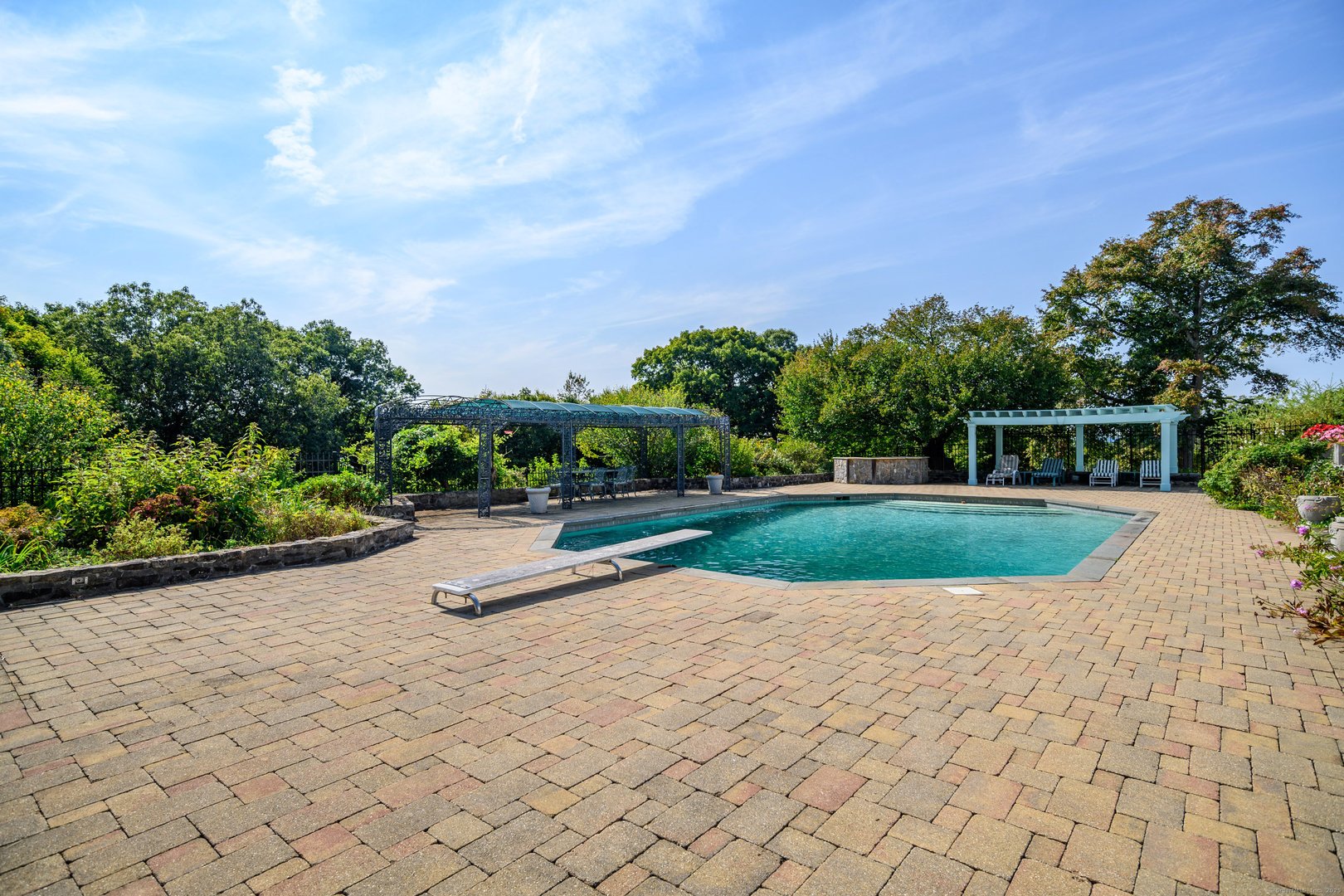 49 Great Ring Road Photo 33