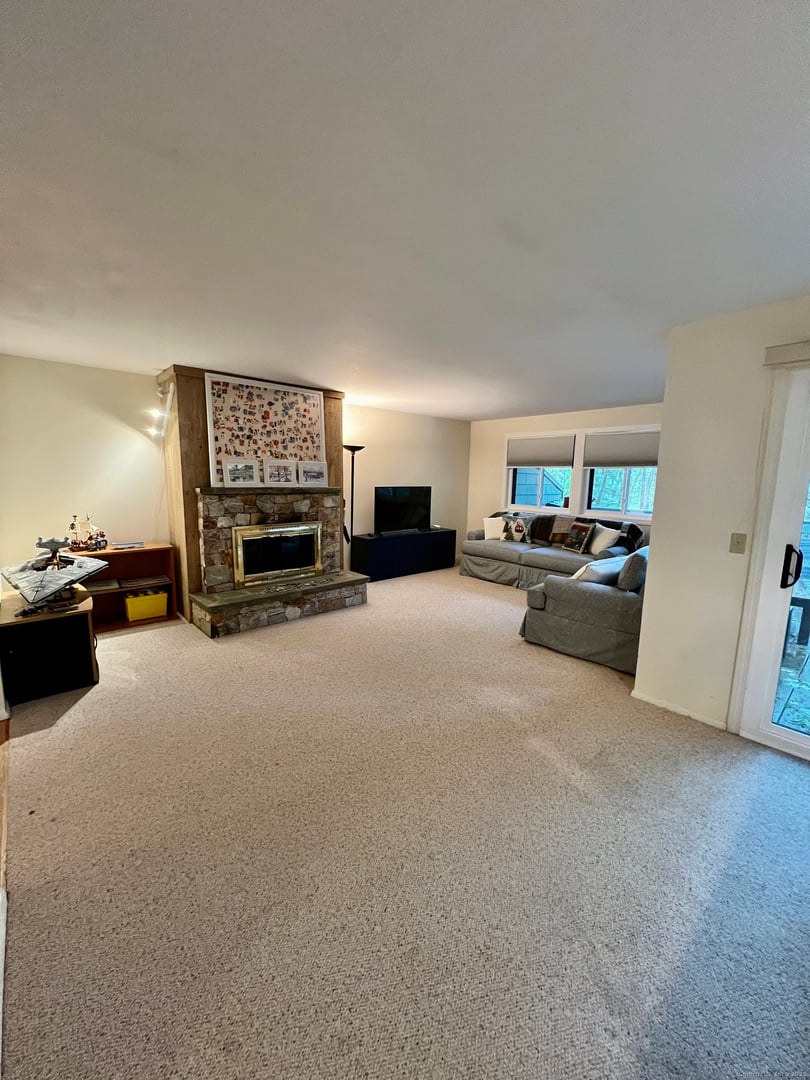 225 Ledge Drive Photo 2