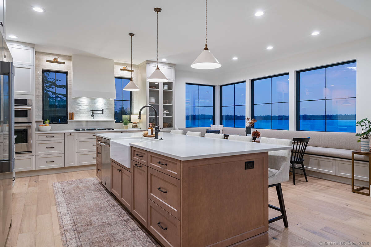 70 South Lake Shore Drive Photo 4