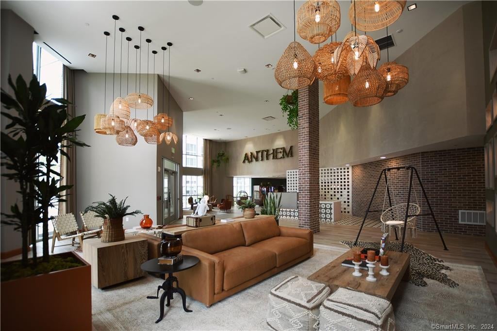 2 Harbor Point Road South  #429 Photo 4