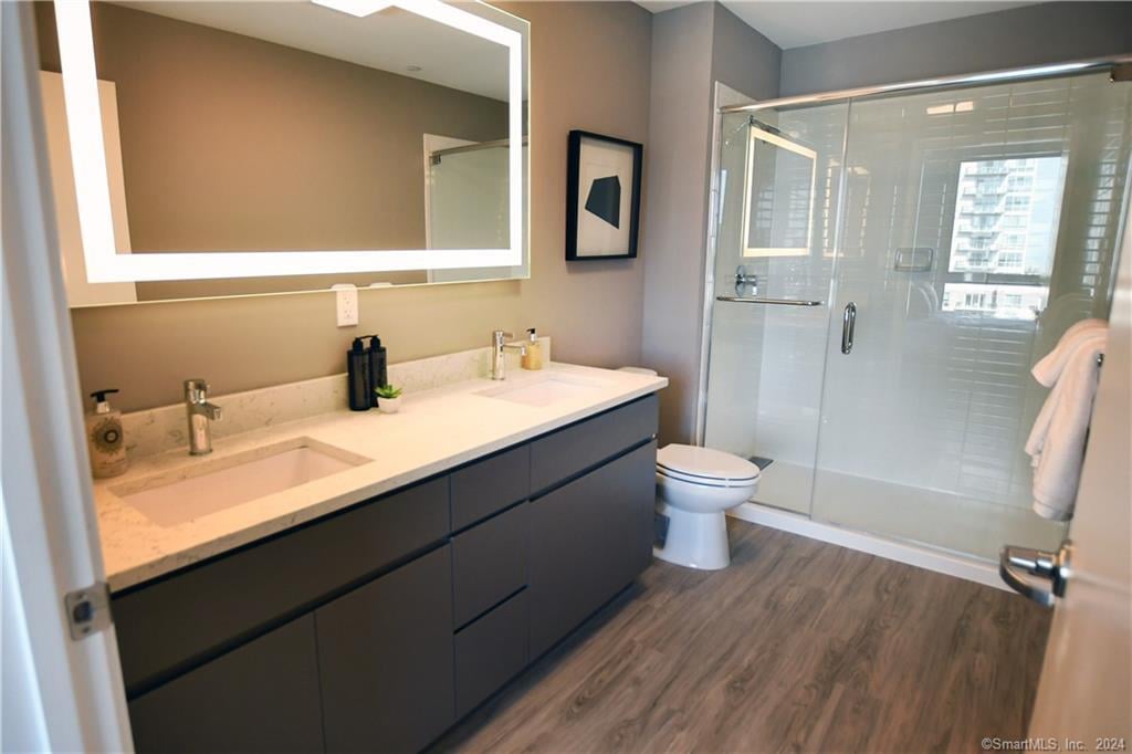 2 Harbor Point Road South  #429 Photo 11