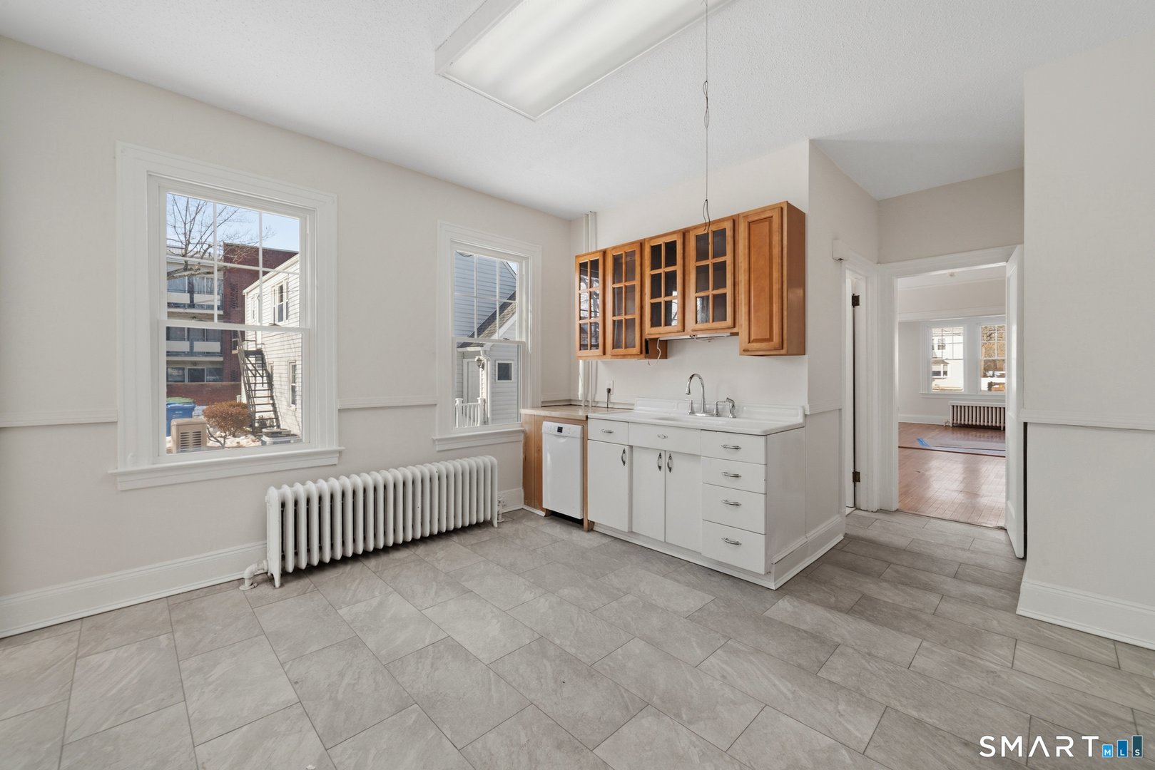 781 Farmington Avenue Photo 17