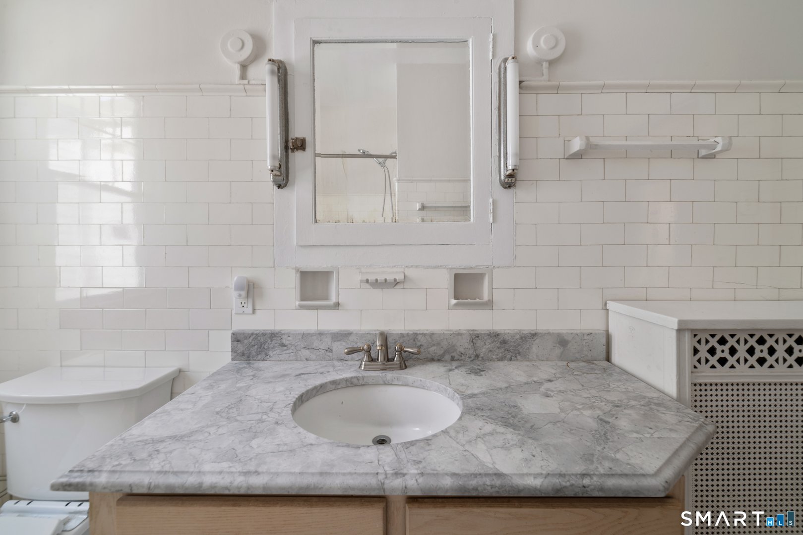 781 Farmington Avenue Photo 19