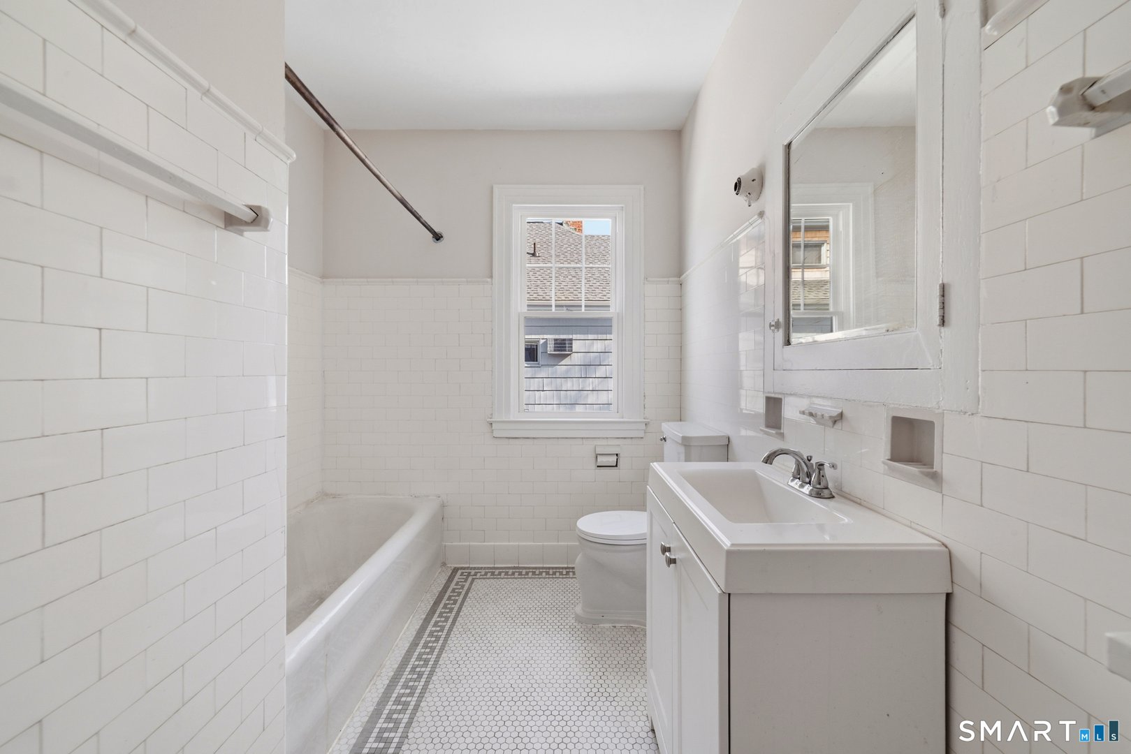 781 Farmington Avenue Photo 32