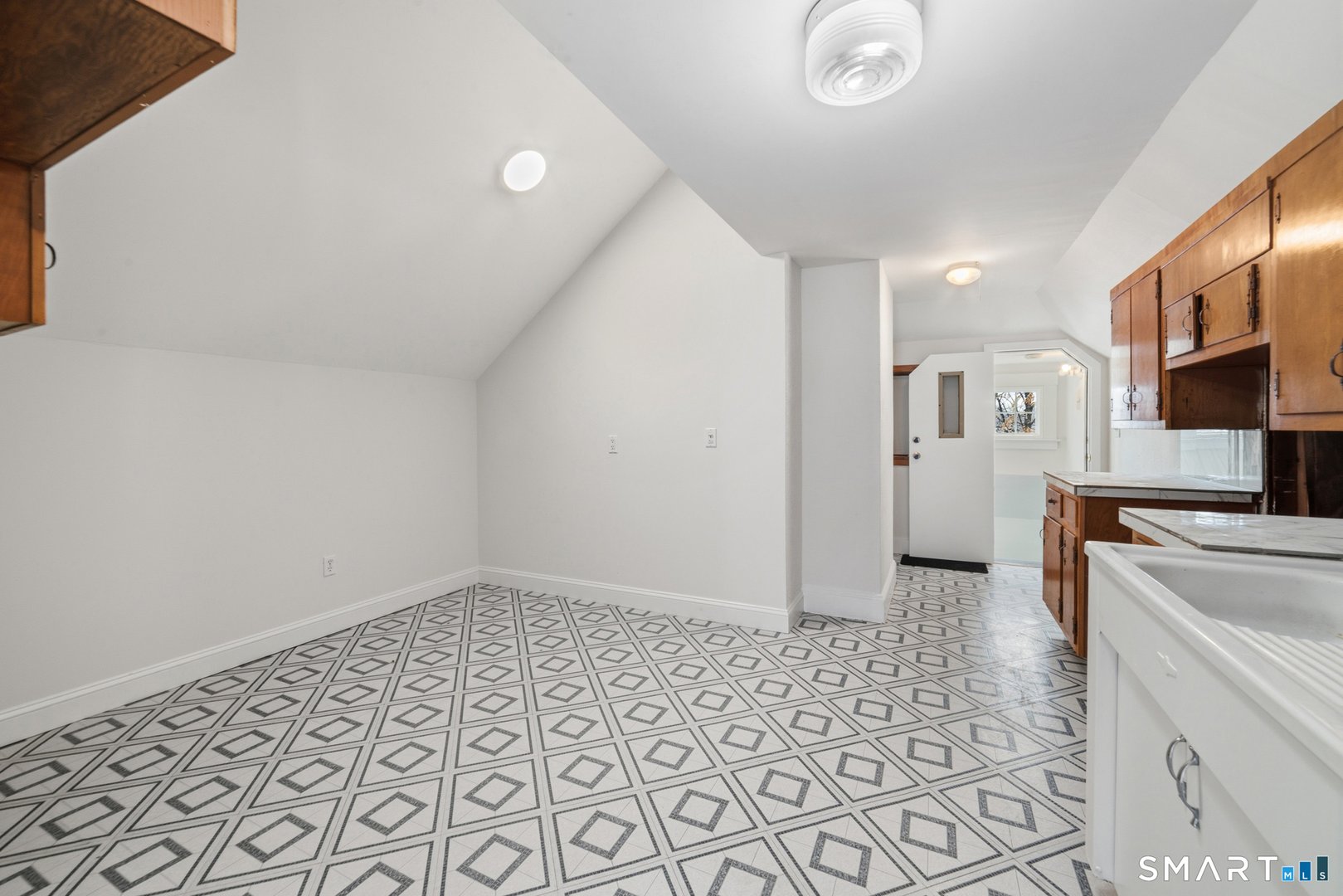 781 Farmington Avenue Photo 38