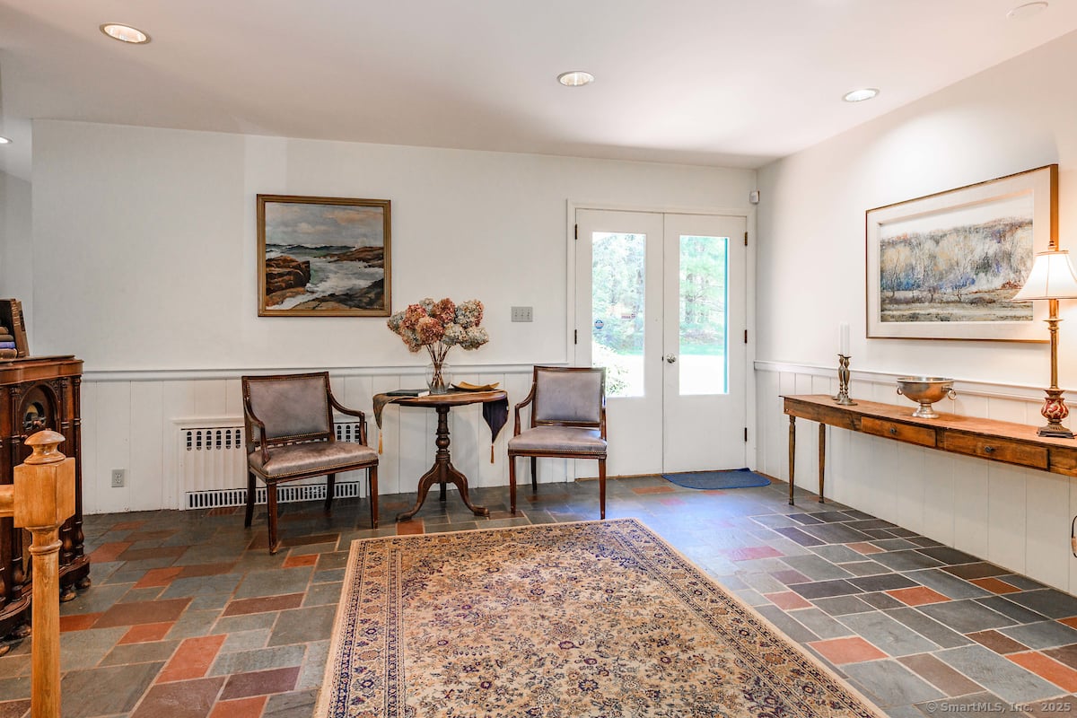 21 South Road Photo 7