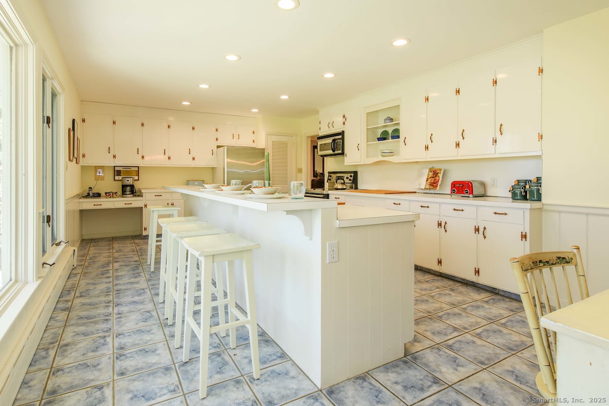 21 South Road Photo 9