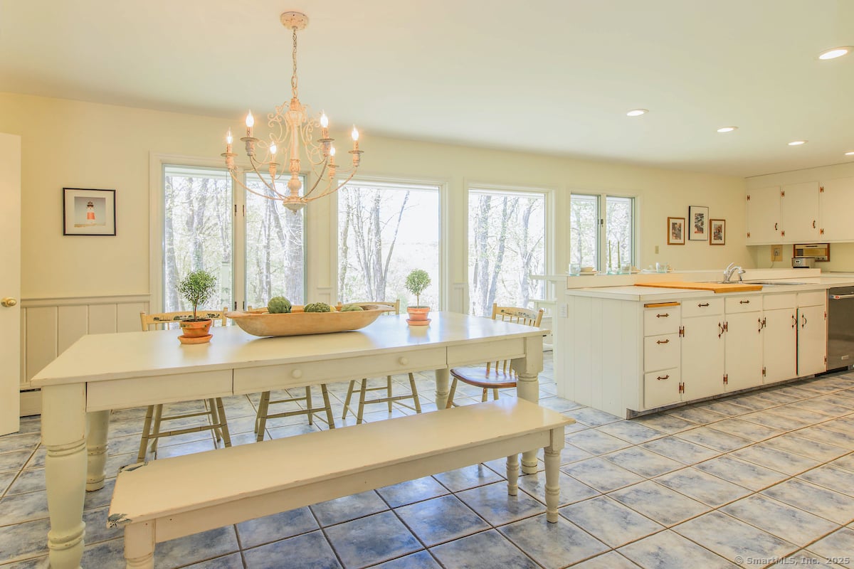 21 South Road Photo 11