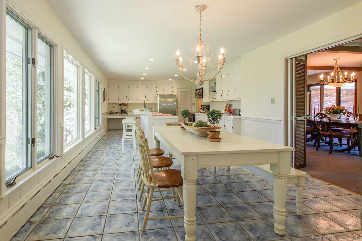 21 South Road Photo 12