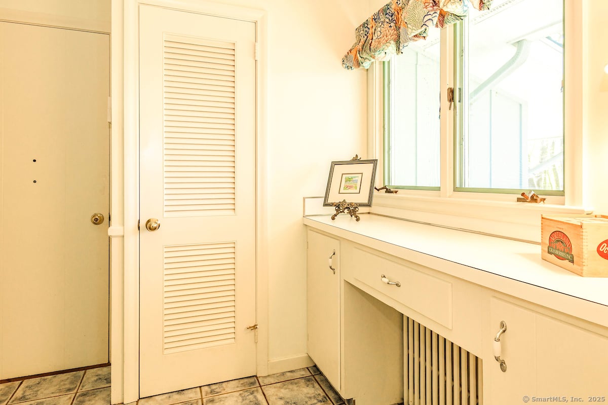 21 South Road Photo 13