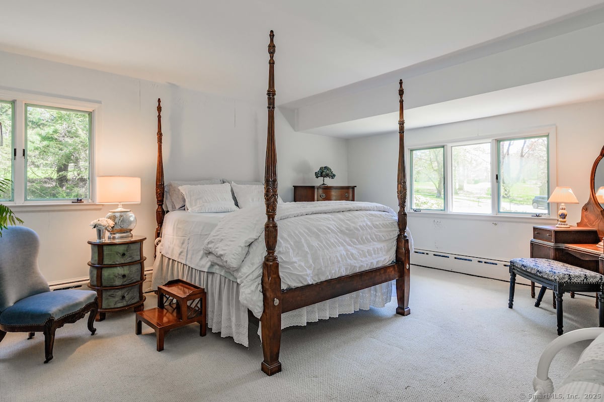 21 South Road Photo 18