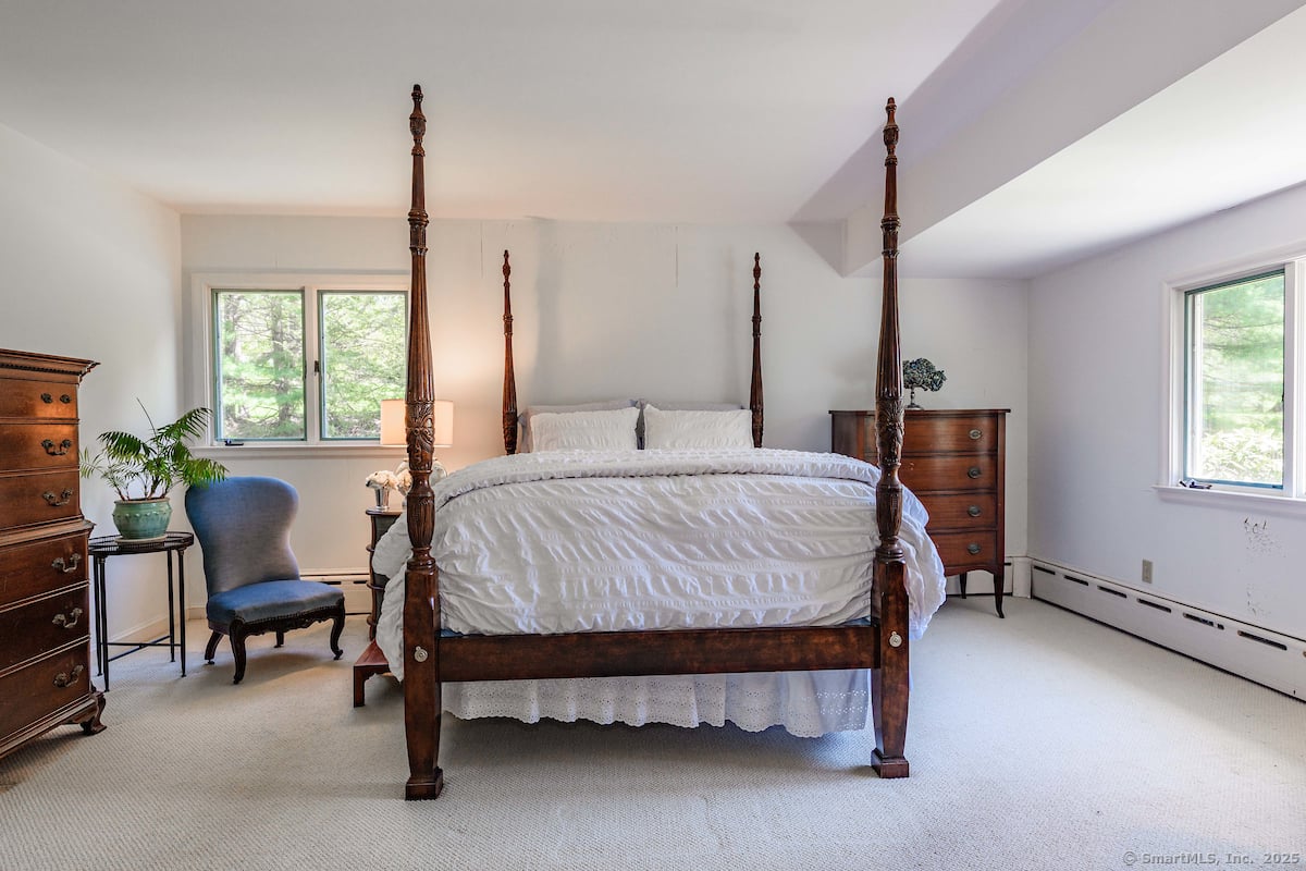 21 South Road Photo 19