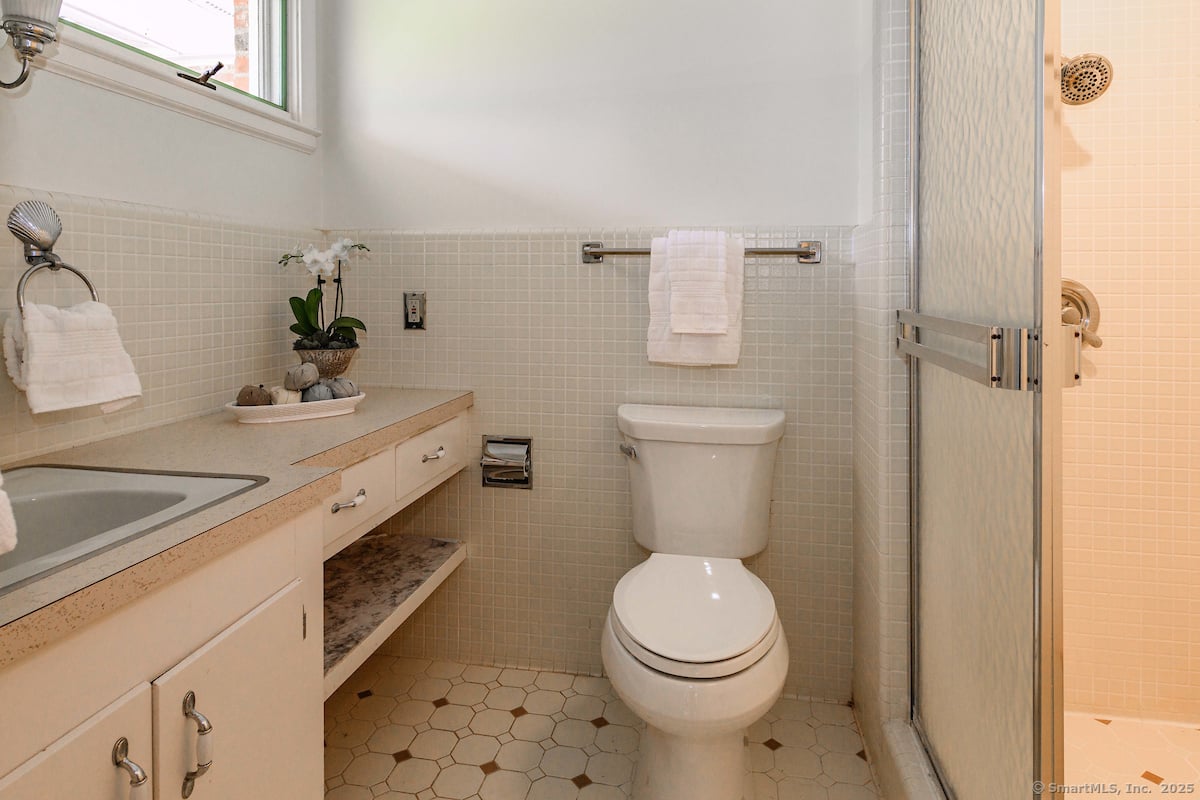 21 South Road Photo 21