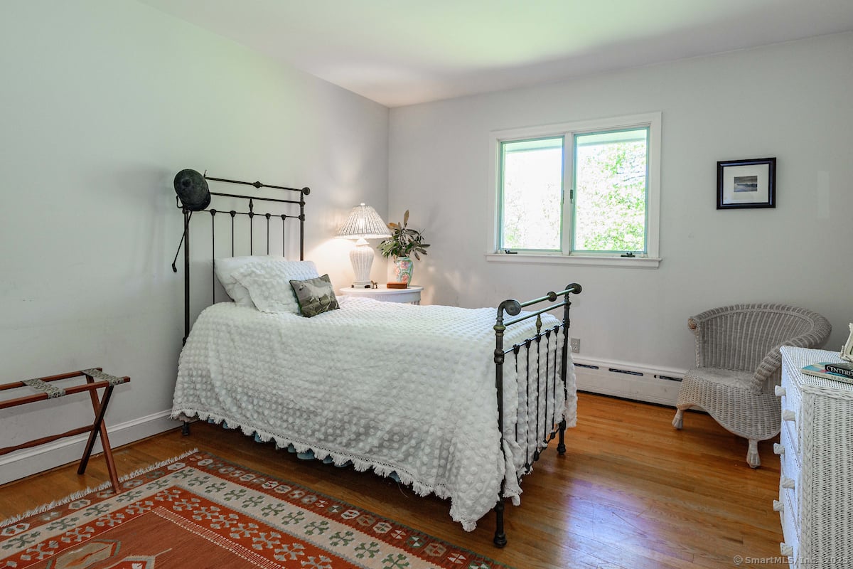 21 South Road Photo 23