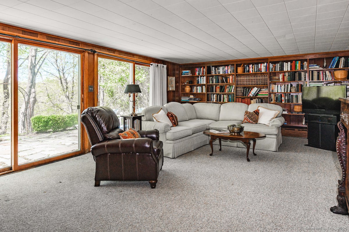 21 South Road Photo 27