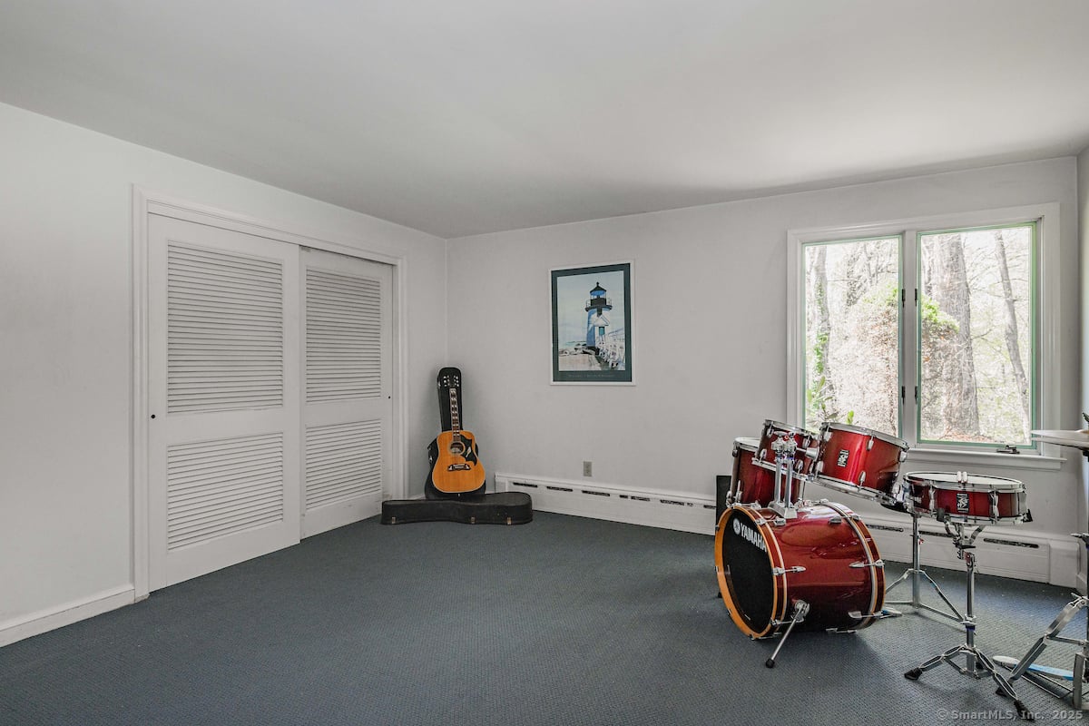 21 South Road Photo 31