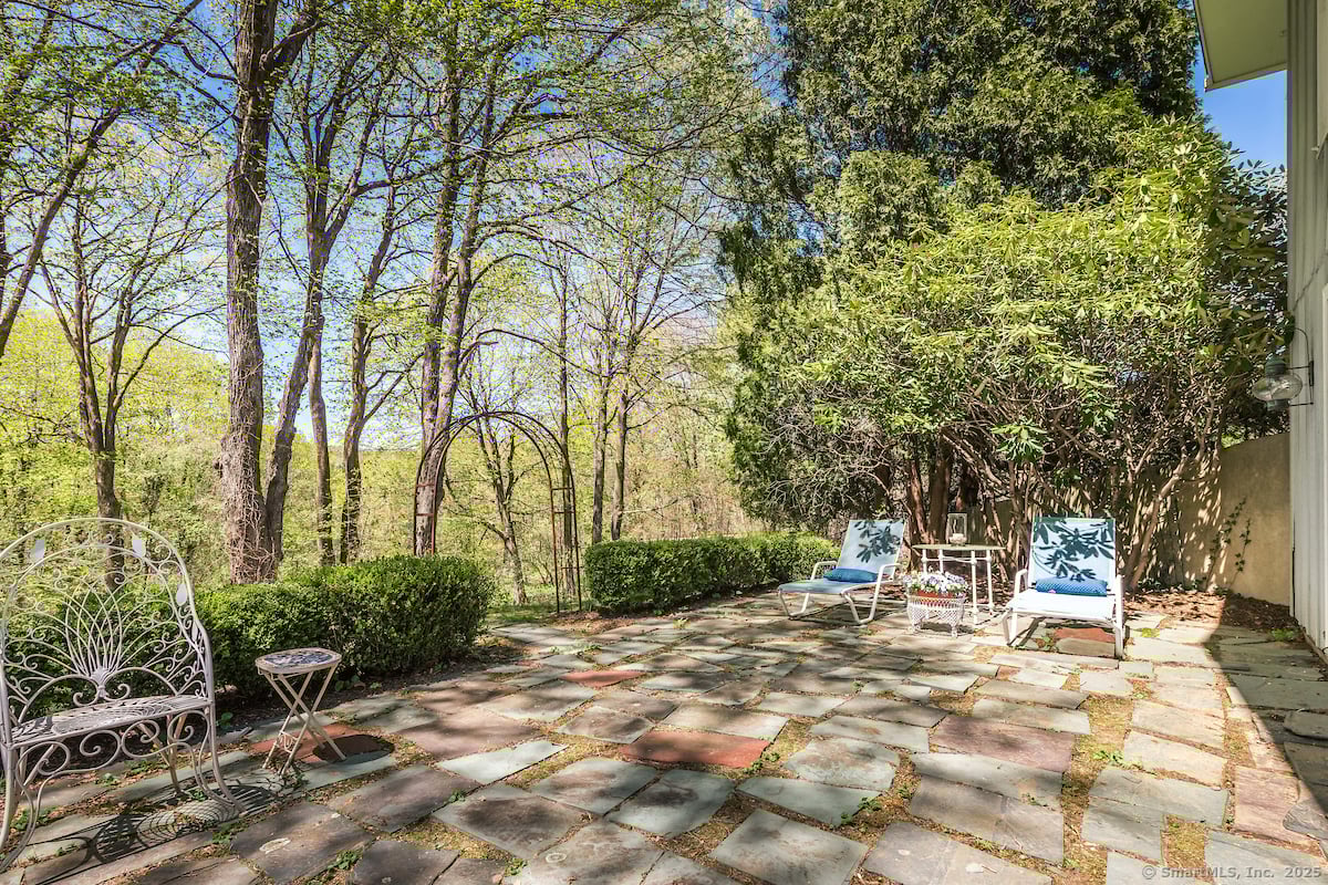 21 South Road Photo 33