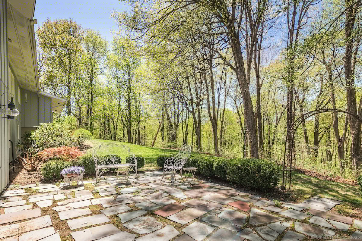 21 South Road Photo 34