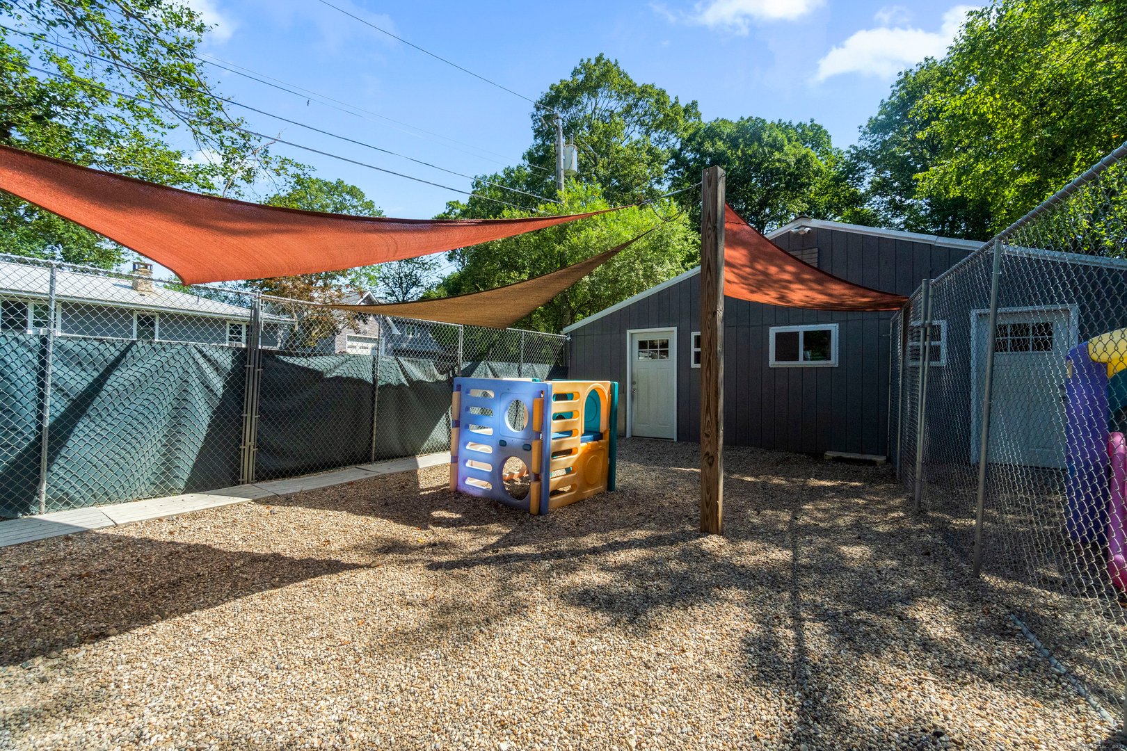 319 Main Street South Photo 18