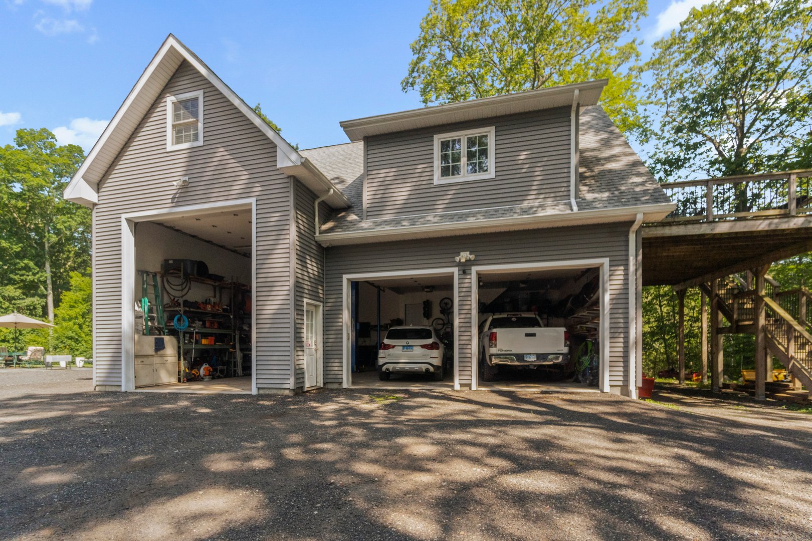 319 Main Street South Photo 22