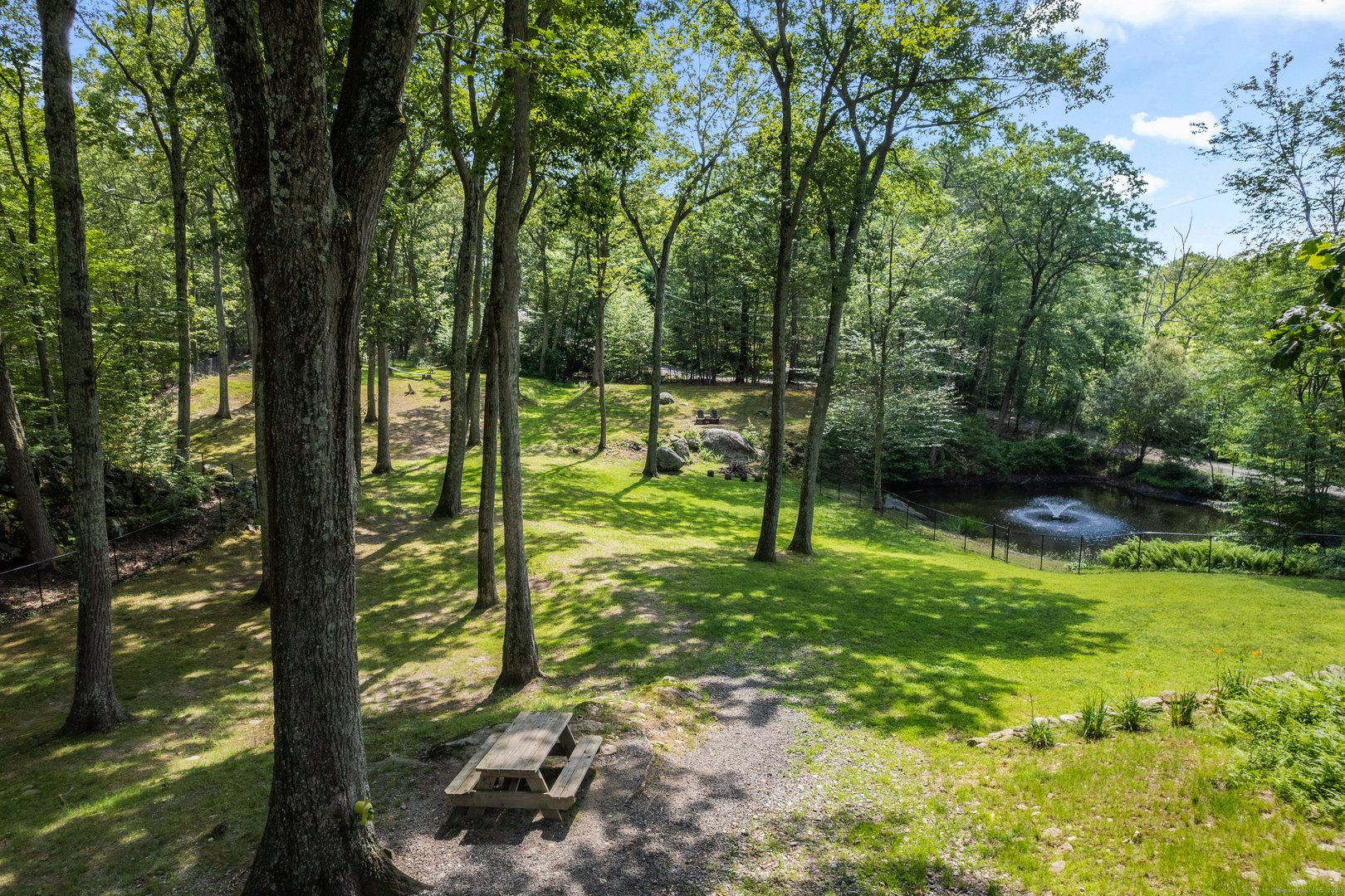 319 Main Street South Photo 27