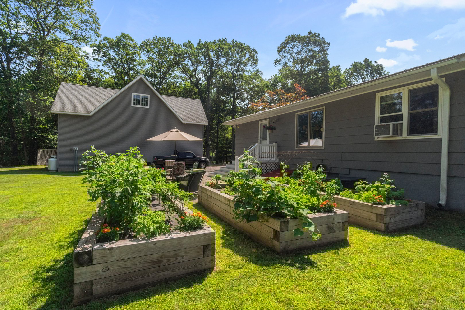 319 Main Street South Photo 28