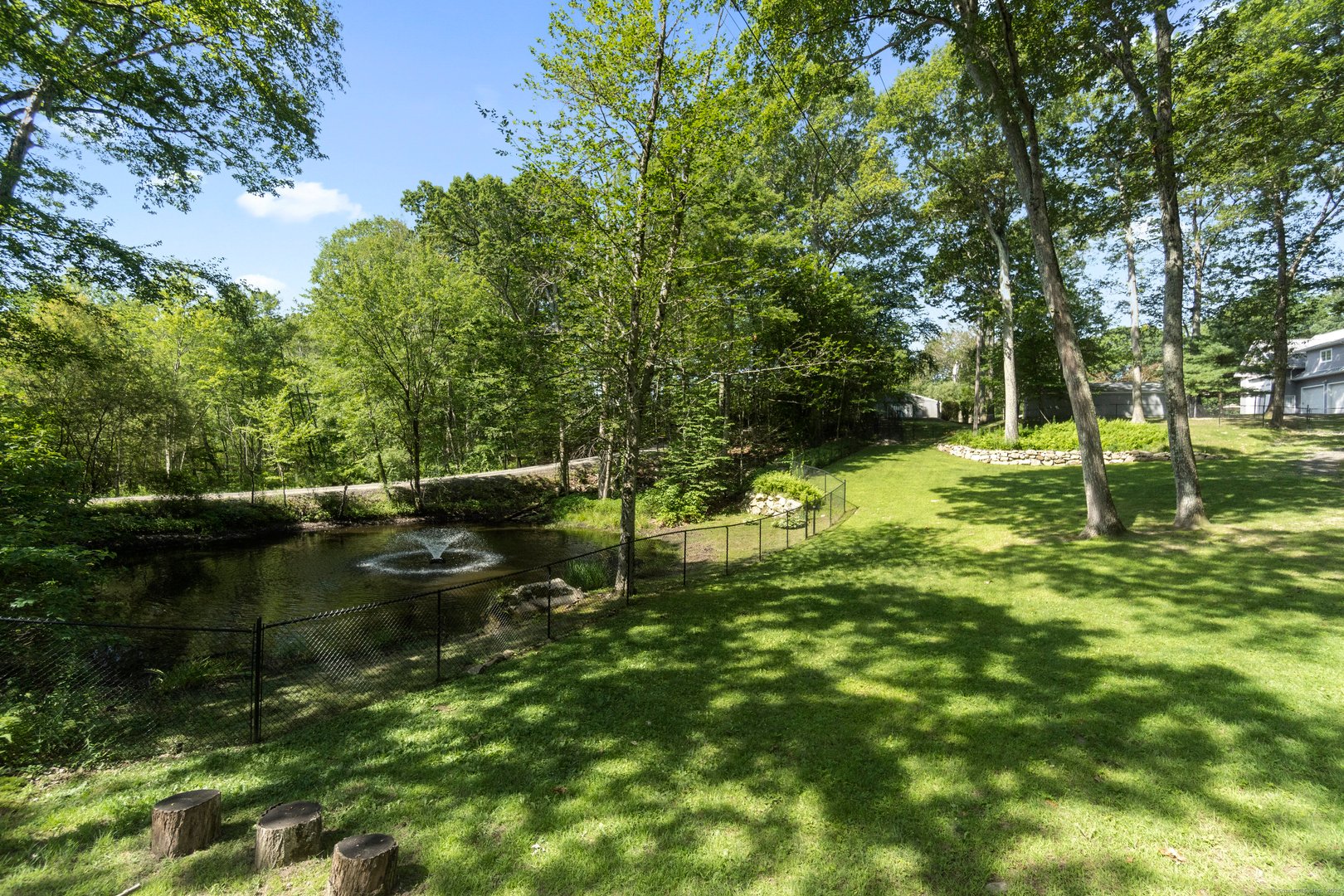 319 Main Street South Photo 31