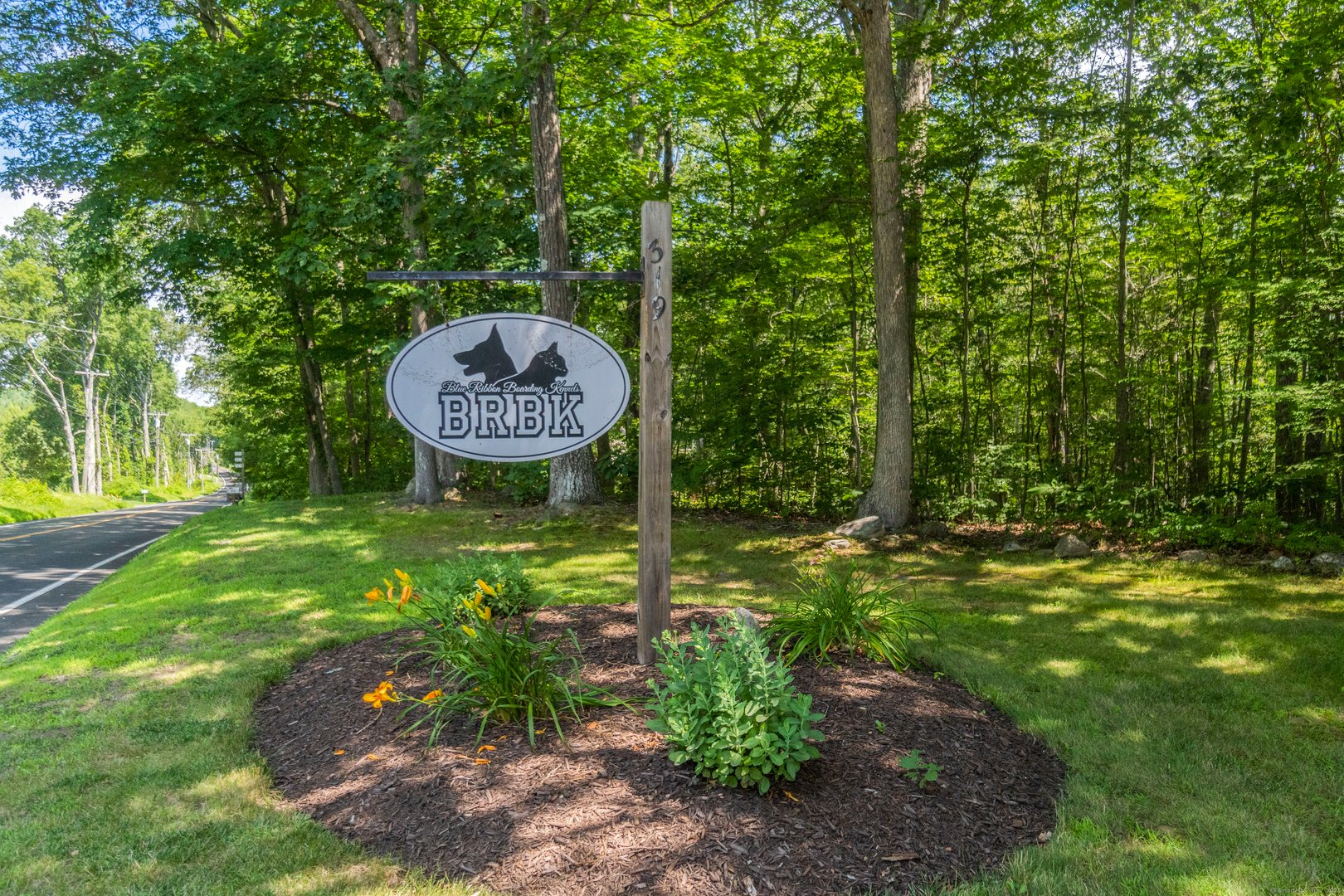 319 Main Street South Photo 2