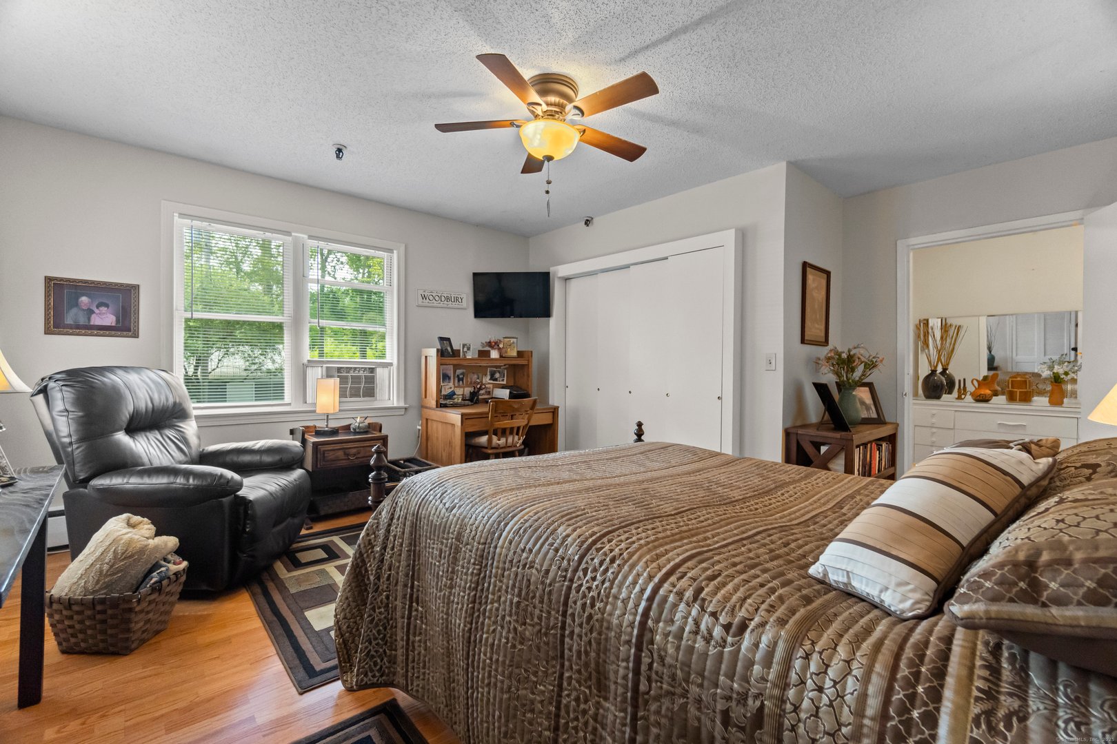 319 Main Street South Photo 9