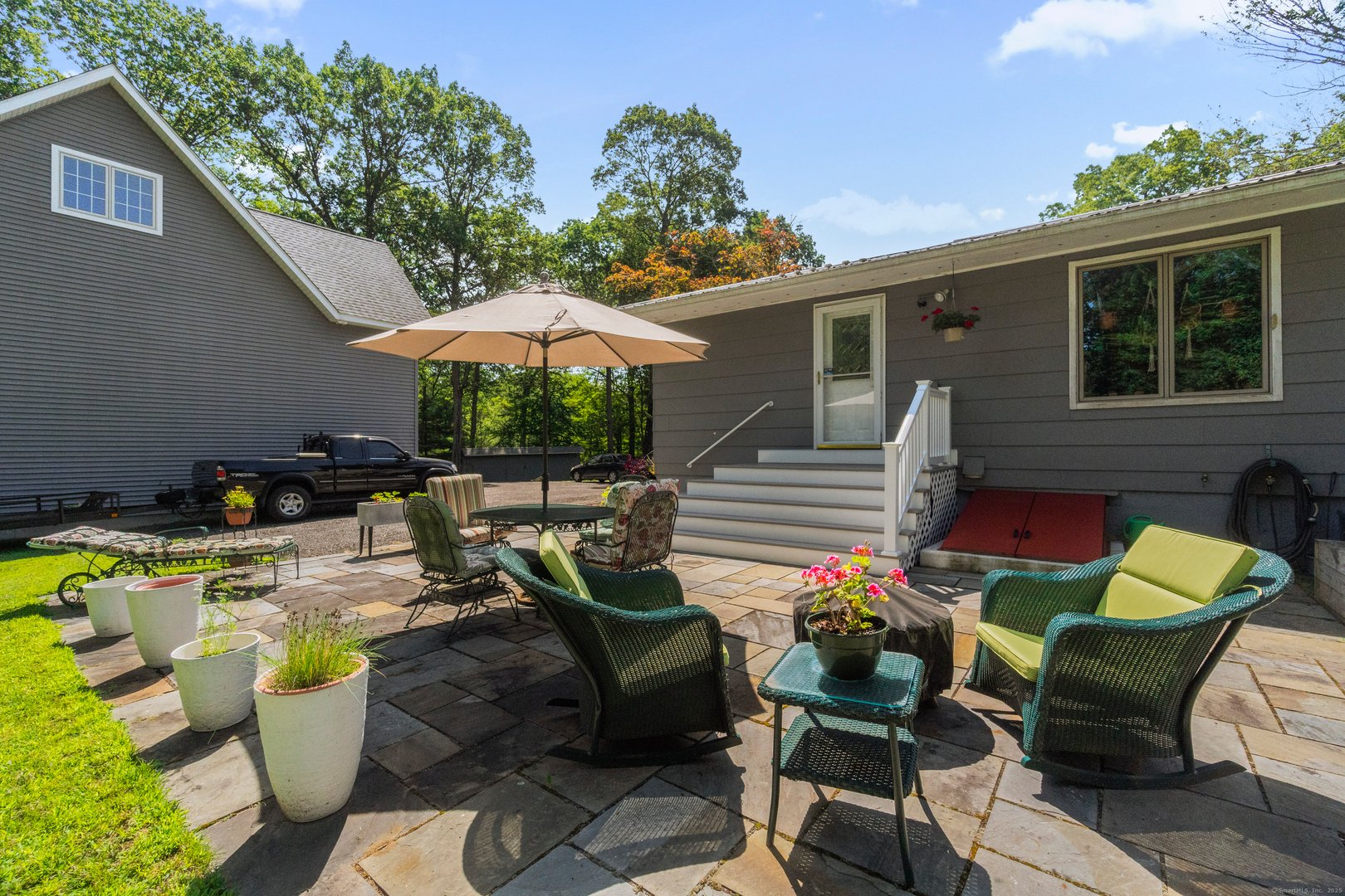 319 Main Street South Photo 22