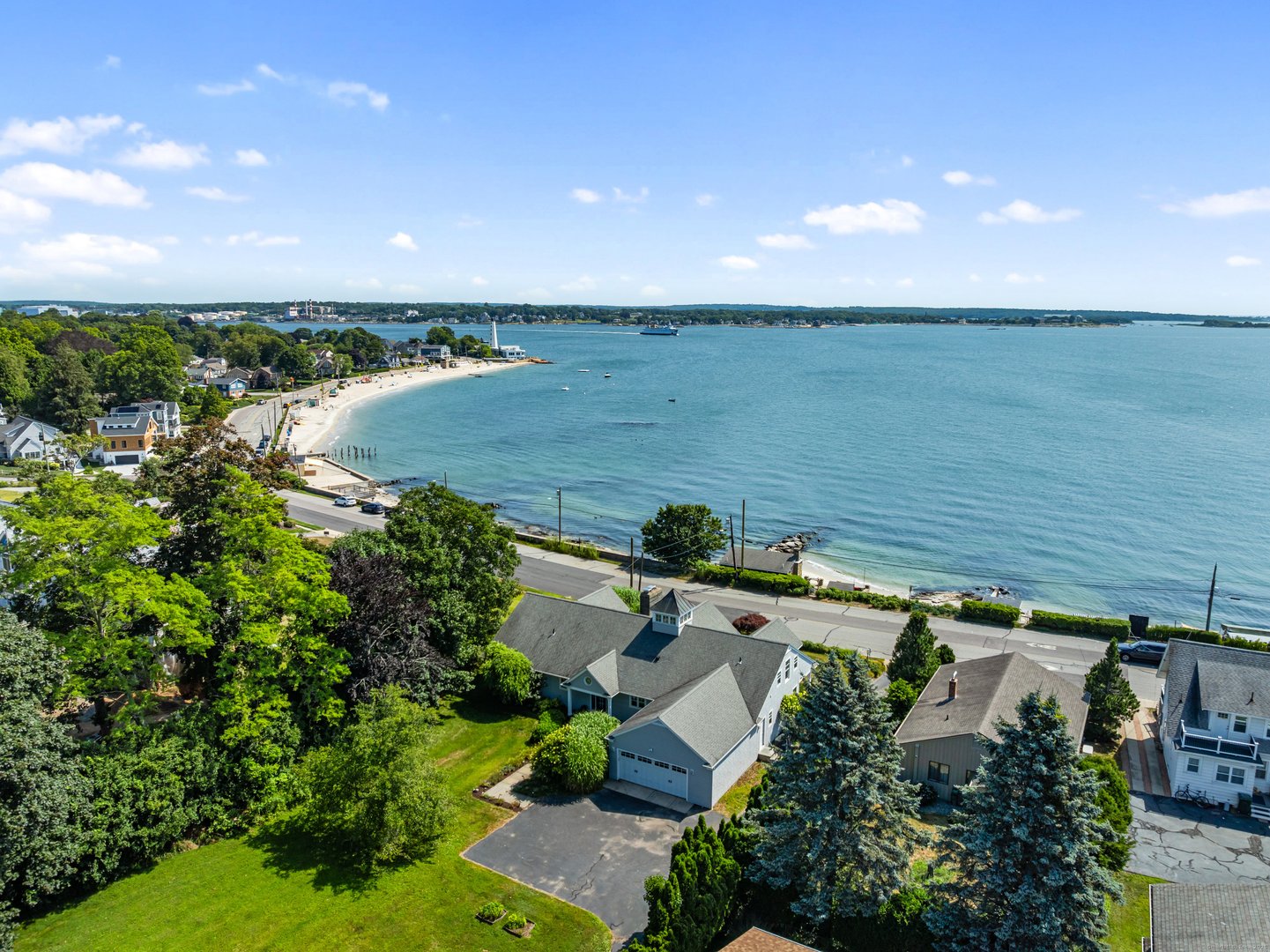 993 Pequot Avenue Photo 5