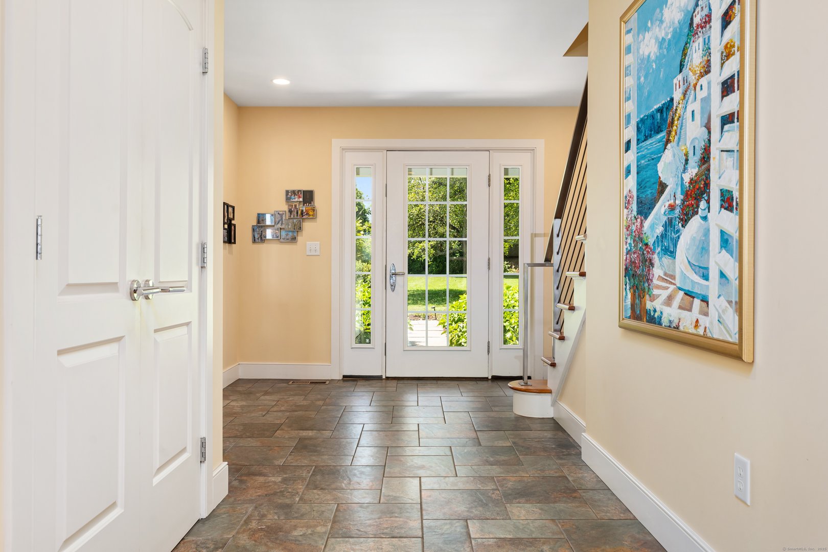 993 Pequot Avenue Photo 6