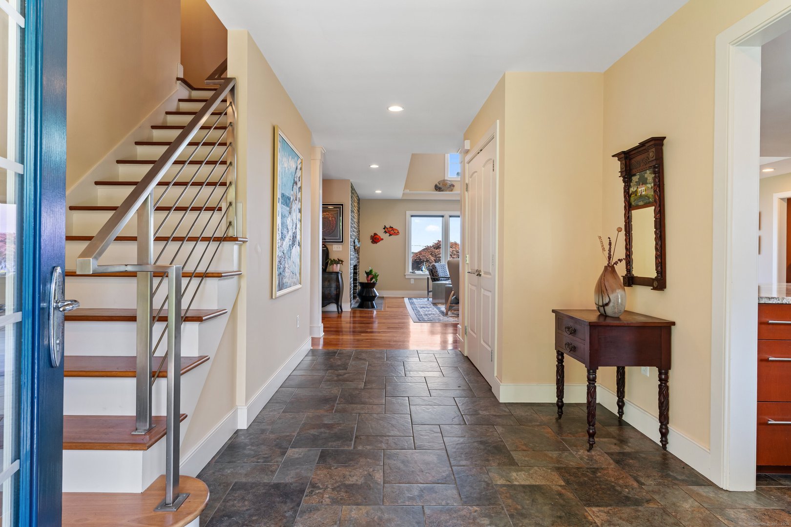 993 Pequot Avenue Photo 7