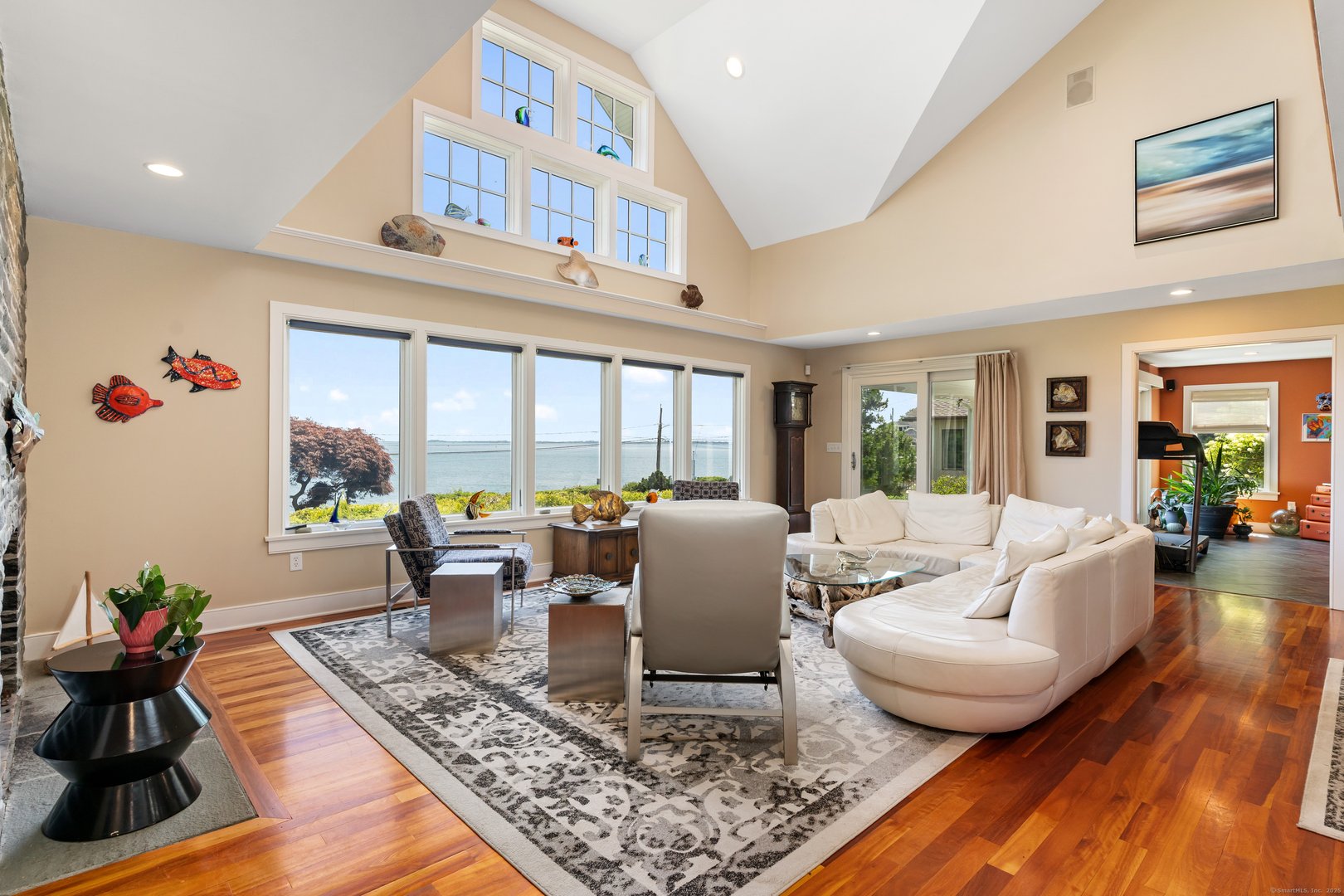 993 Pequot Avenue Photo 9