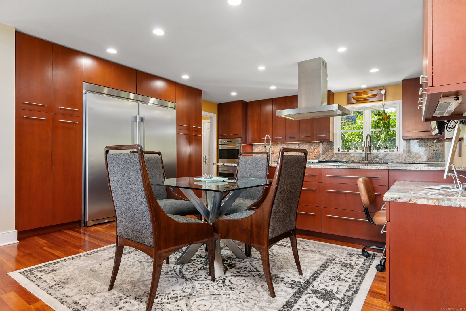 993 Pequot Avenue Photo 13