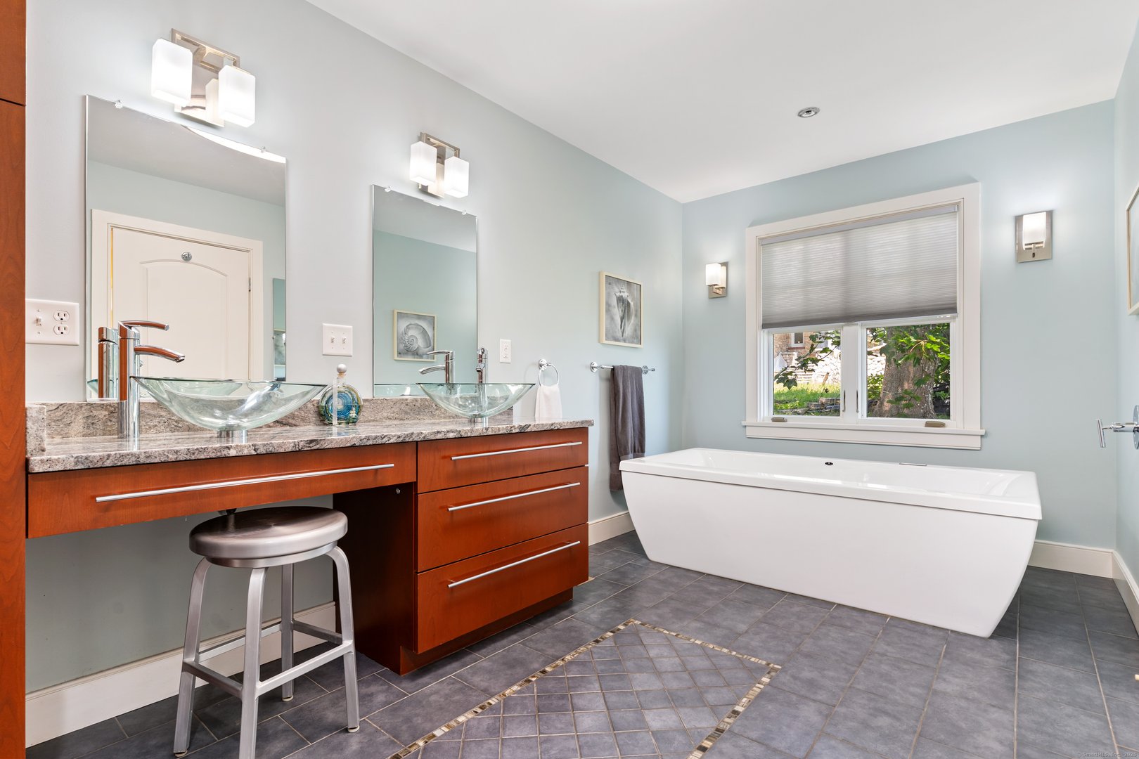 993 Pequot Avenue Photo 23