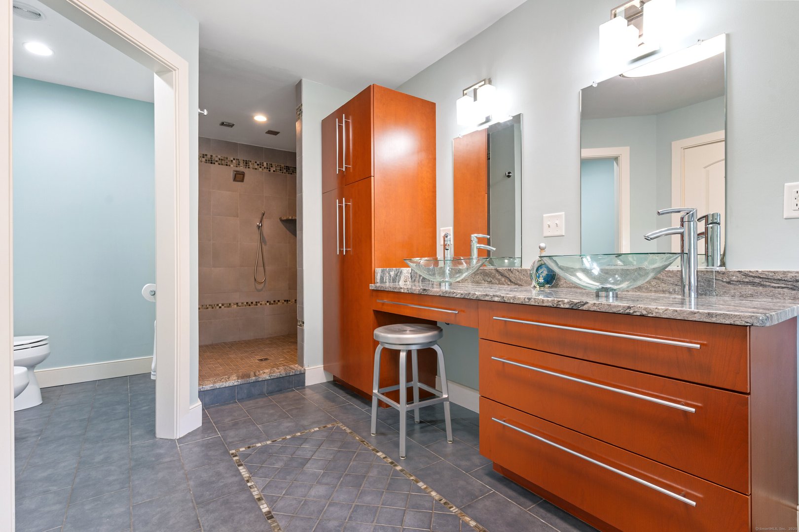 993 Pequot Avenue Photo 24