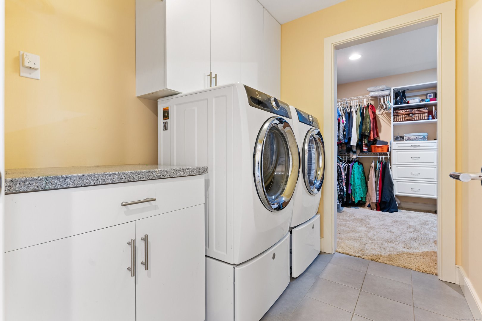 993 Pequot Avenue Photo 25