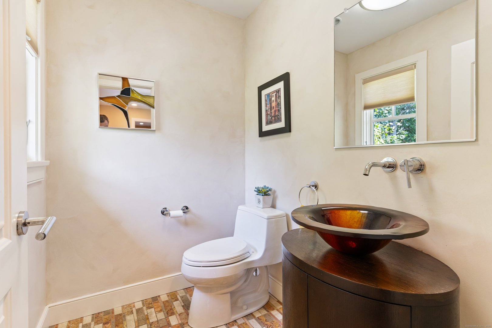 993 Pequot Avenue Photo 32