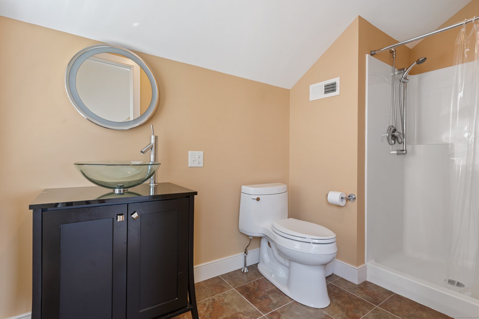 993 Pequot Avenue Photo 33