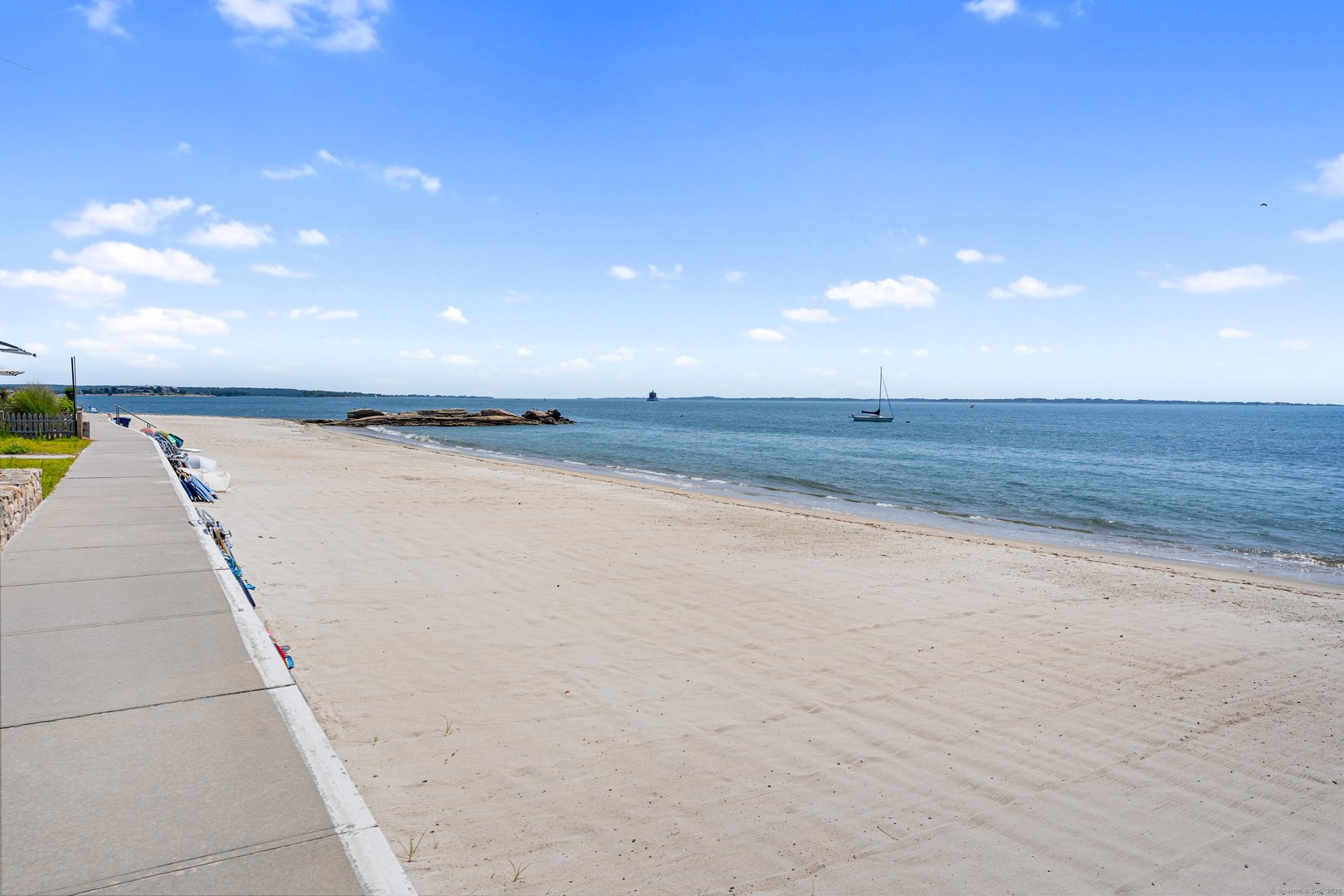 993 Pequot Avenue Photo 35