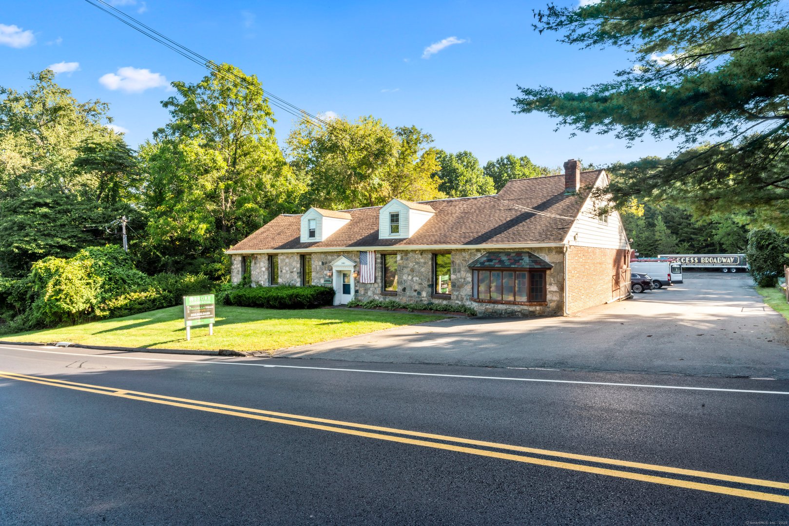 1480 Monroe Turnpike Photo 4