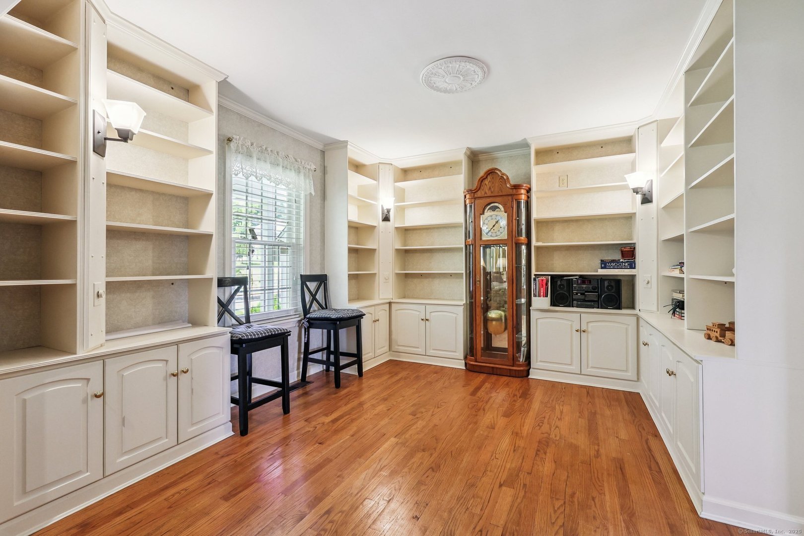 1 Lake Louise Drive Photo 4