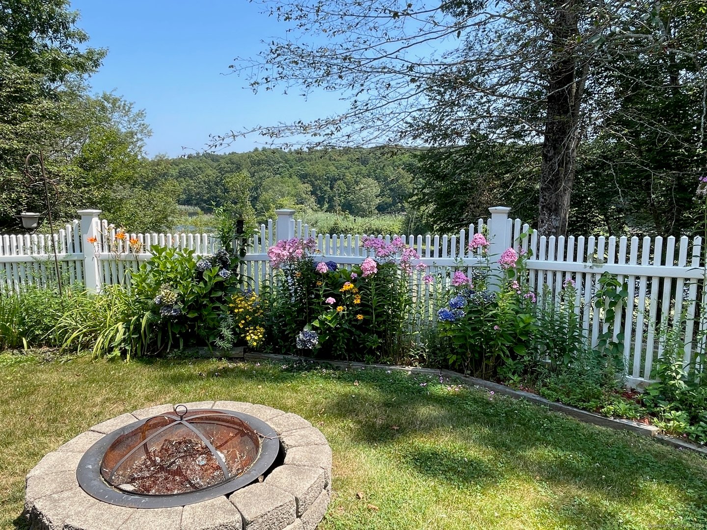 1 Lake Louise Drive Photo 36