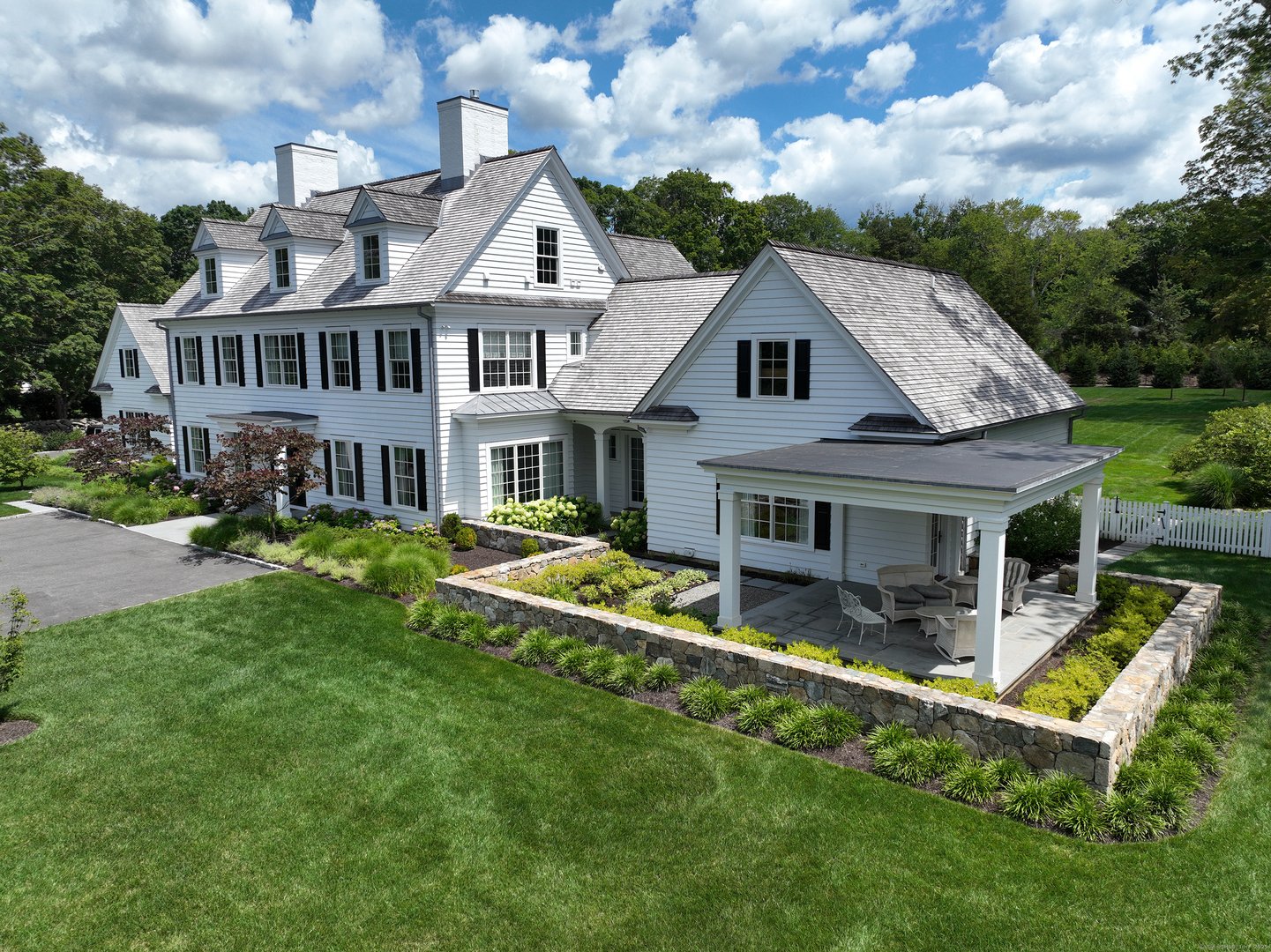 688 Hulls Farm Road Photo 18