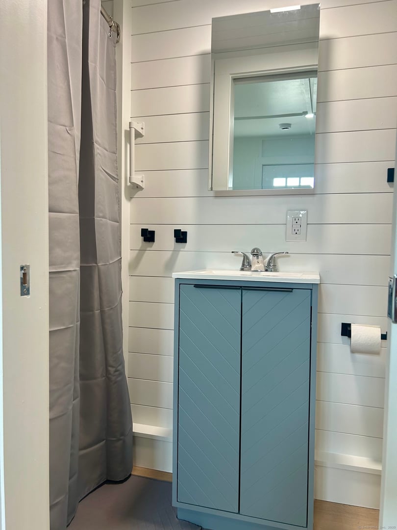 901 Stonington Road Photo 5